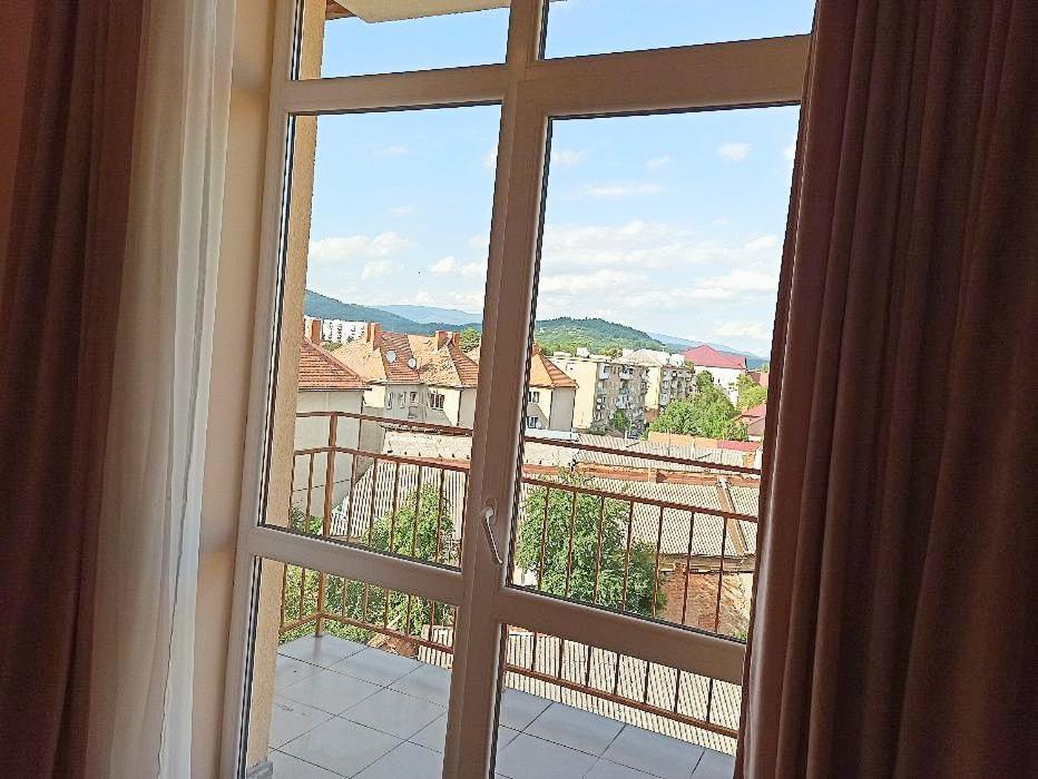 Beautiful Mountain View Apartment Мукачеве Екстериор снимка